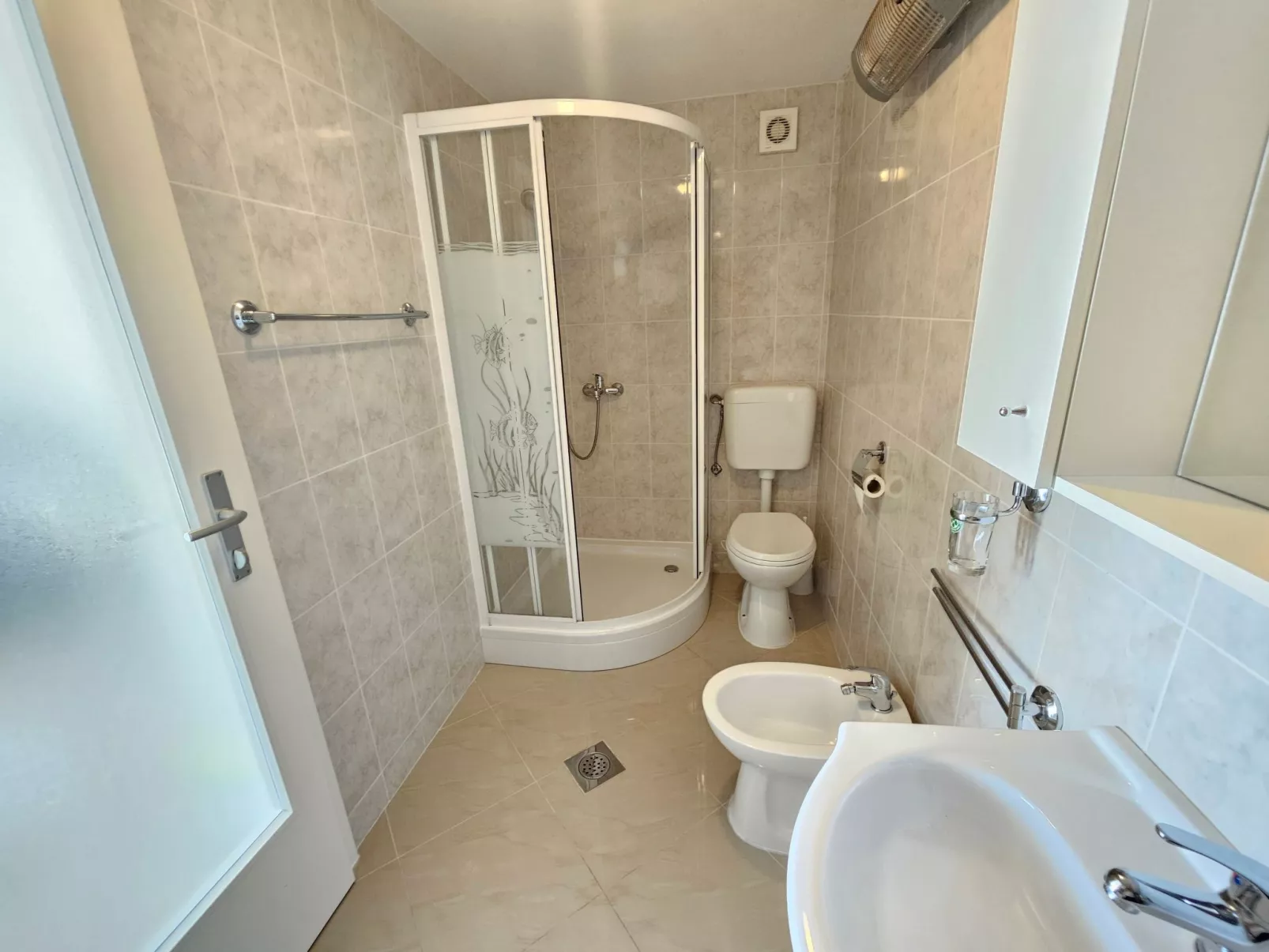 Wohnung mit Terrasse, Grill, Parkplatz-Binnen