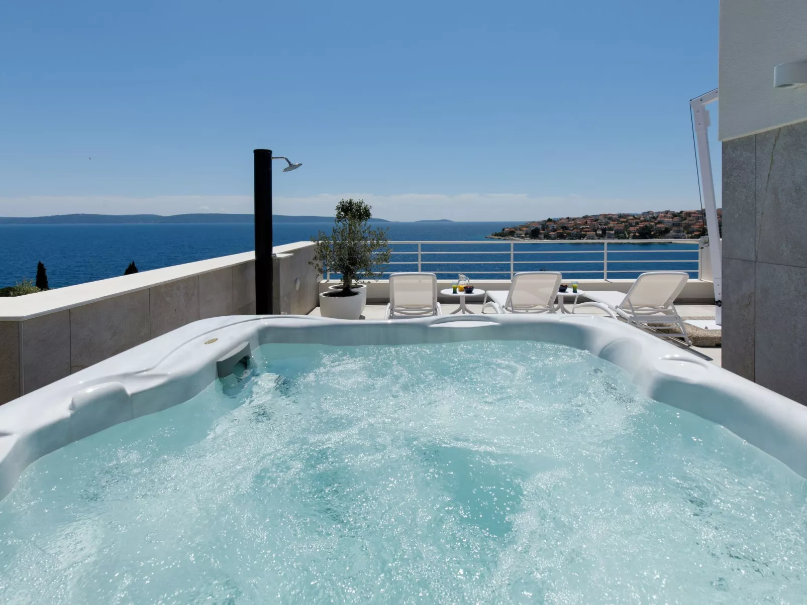 "Villa Anadea" mit Whirlpool-Image-tags.info