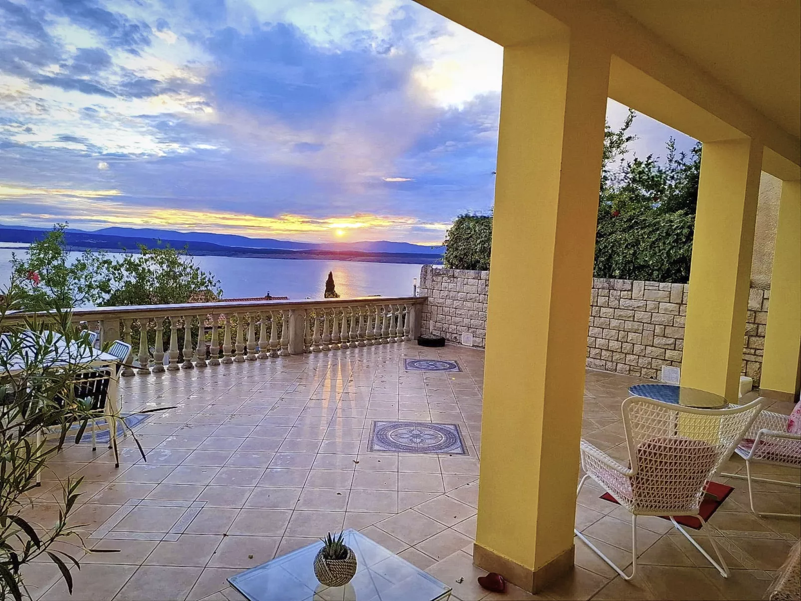 Haus La Dostana-Buiten