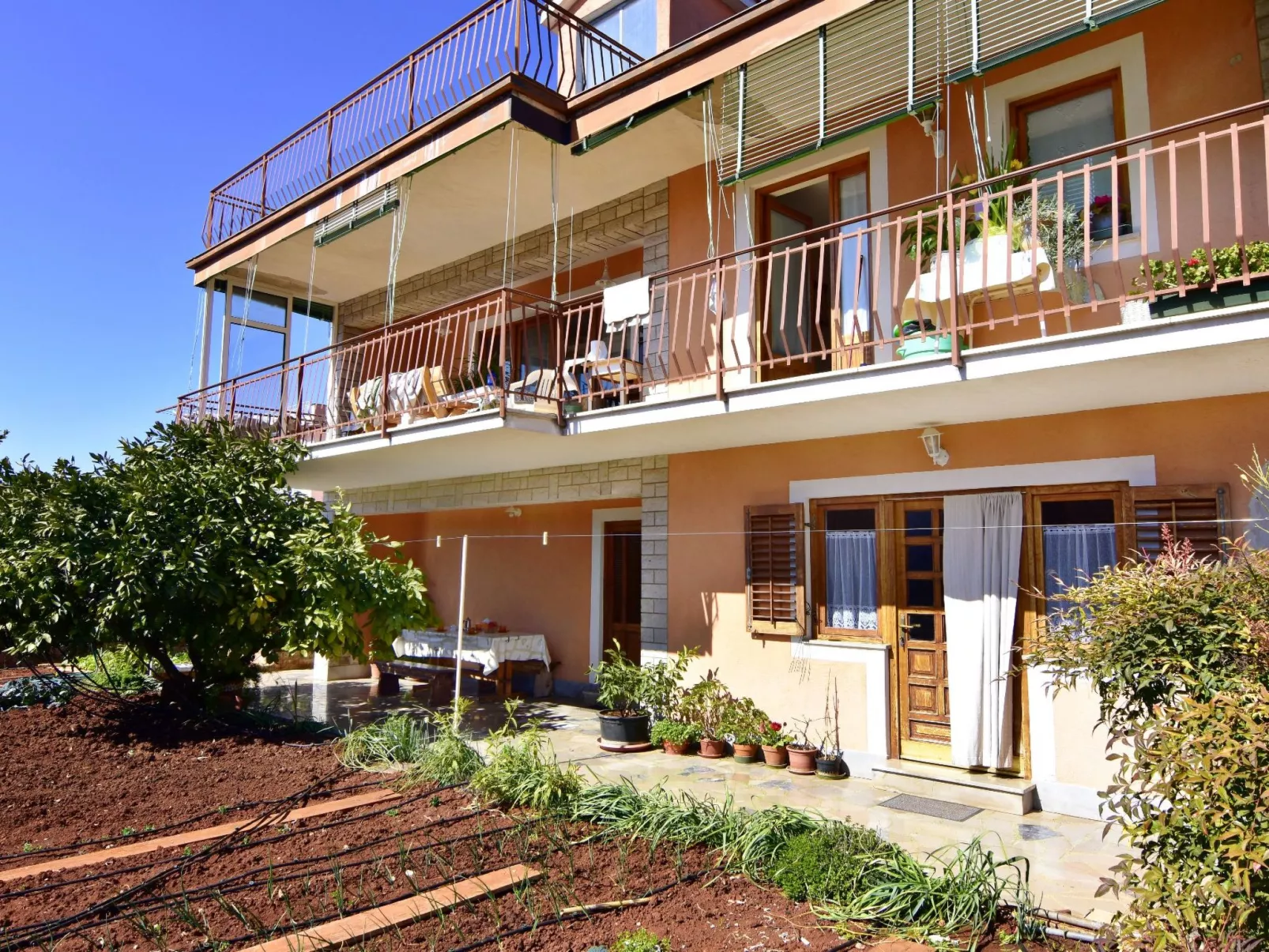 Apartment mit zwei Schlafzimmern in Strandnähe - Buiten