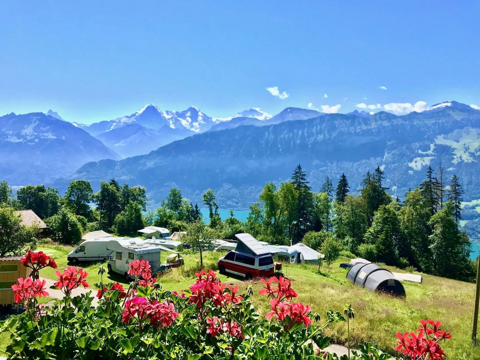 Einzigartige Holzhütte mit Bergpanorama-Buiten