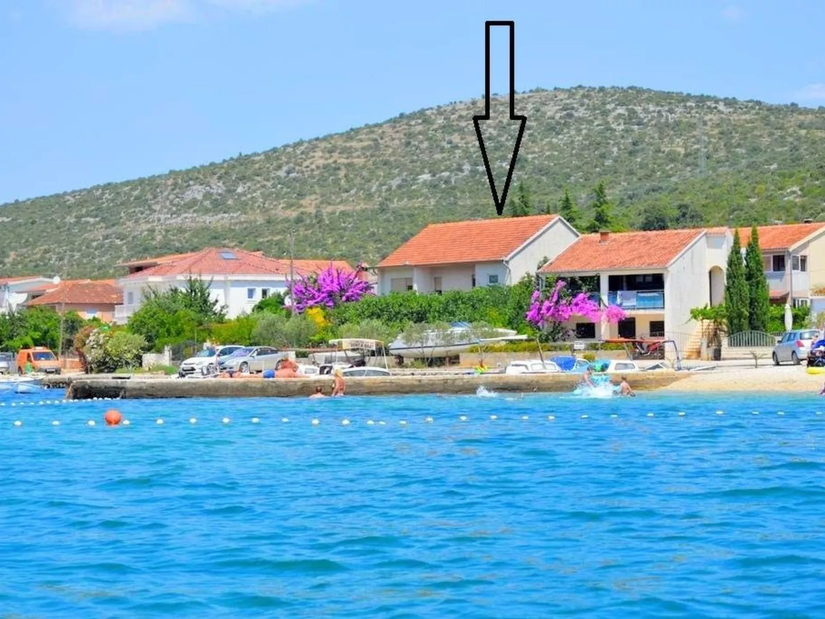 Schöne Wohnung in Poljica mit privatem Parkplatz-Buiten