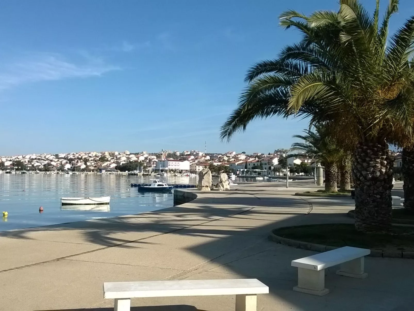 Mit Blick auf das Wasser-Buiten