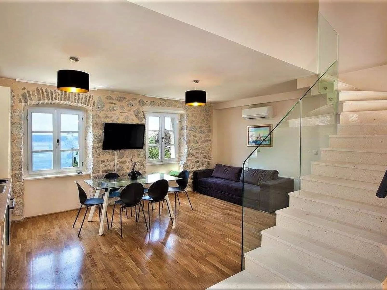 Wunderschöne Steinvilla mit tollem Ausblick-Binnen