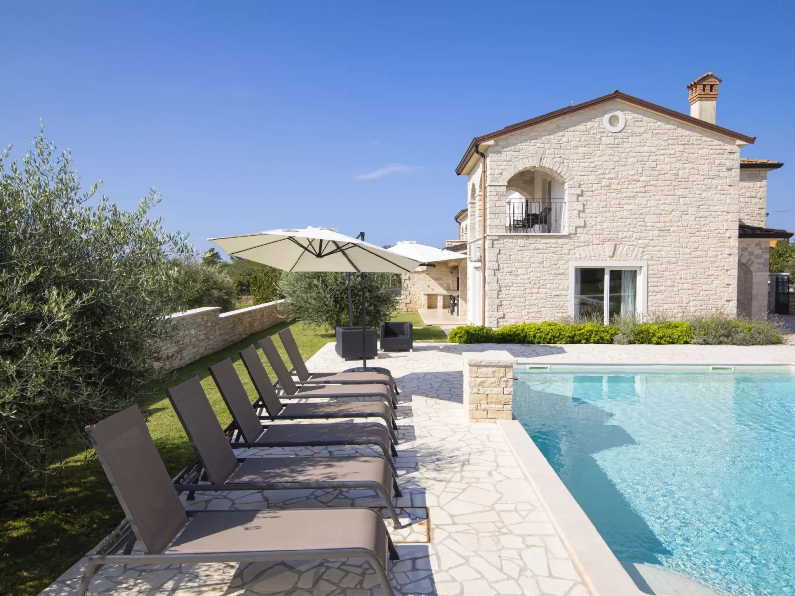 Villa Piccolo Paradiso mit beheiztem Pool-Buiten