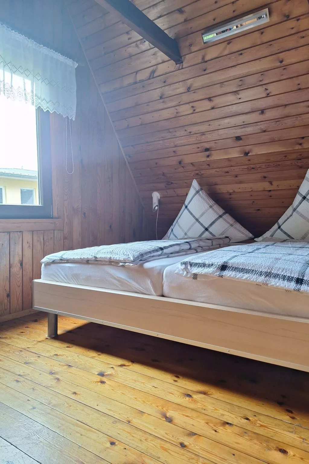 Reetgedecktes Haus-Binnen