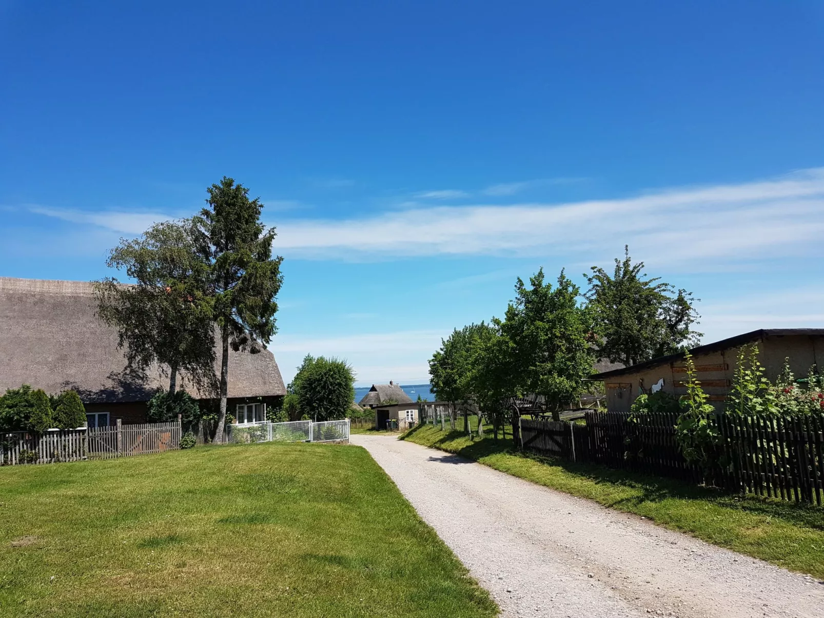 Schönes Schwedenhäuschen-Buiten