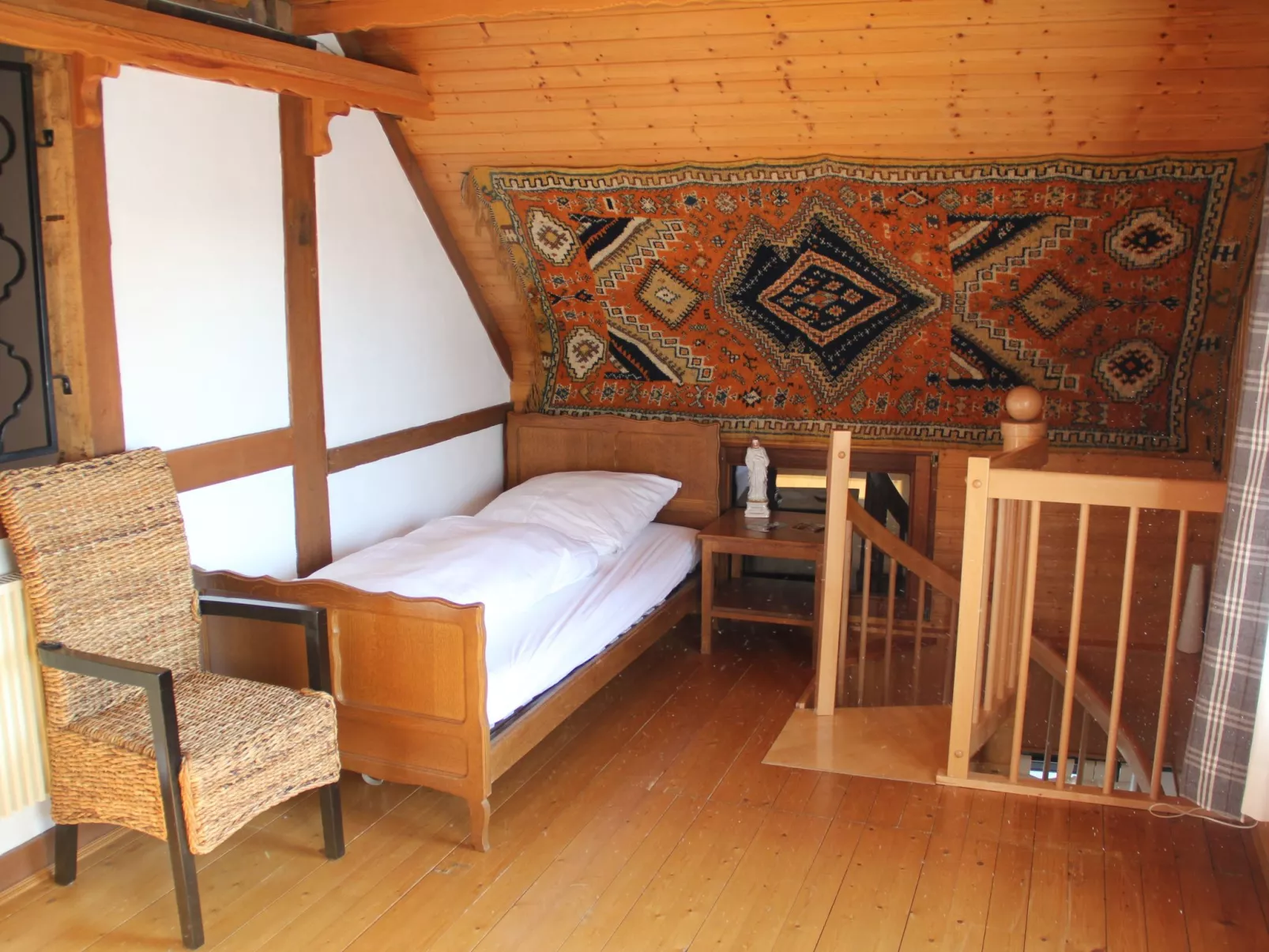 Fachwerkhaus mit Garten, Grill und Terrasse-Binnen