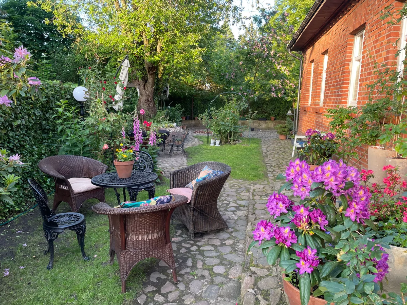 Anwesen mit Garten, Grill und Terrasse-Image-tags.info