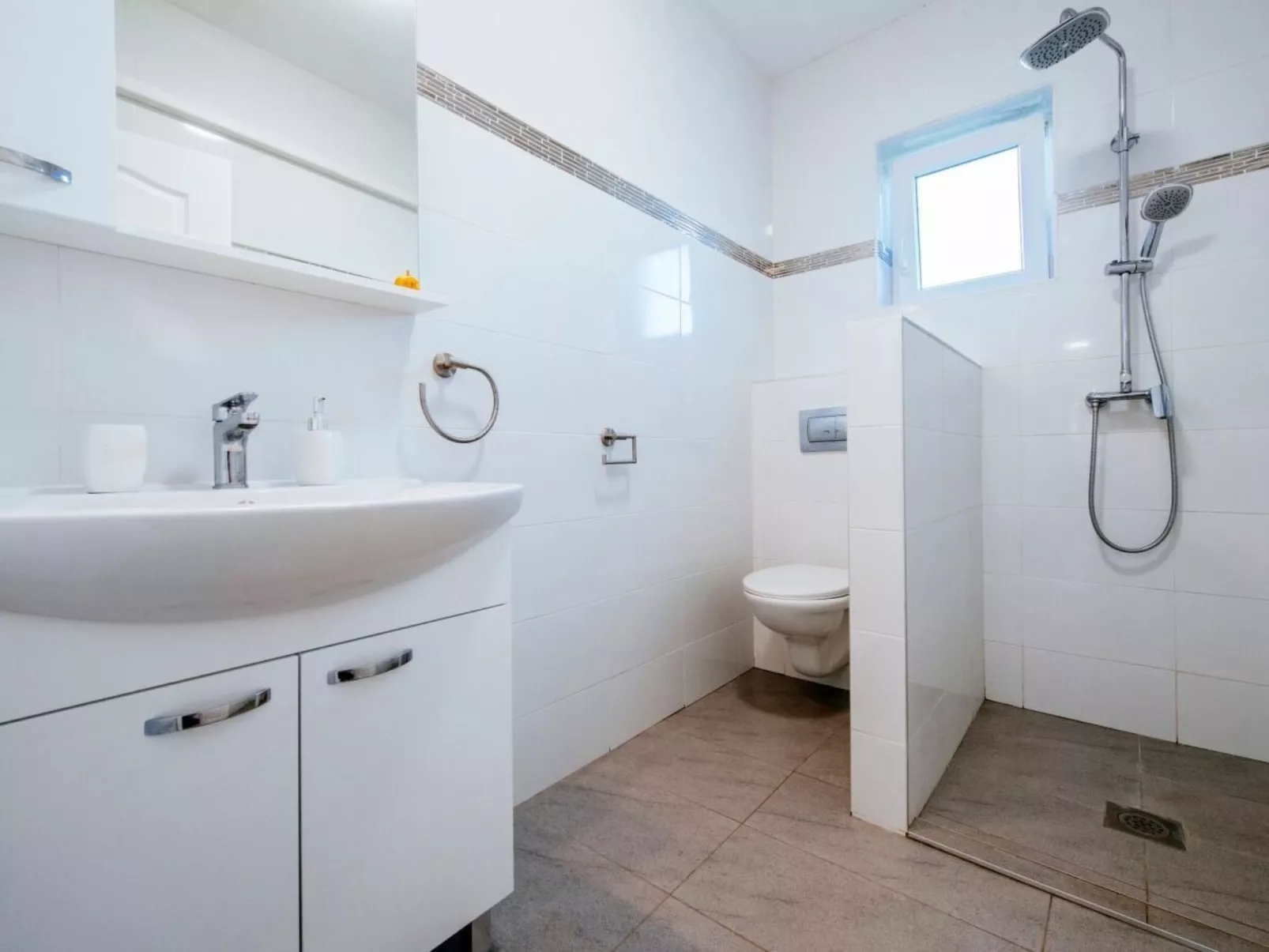 Ana Dreams - von TA Leut Agency-Image-tags.info