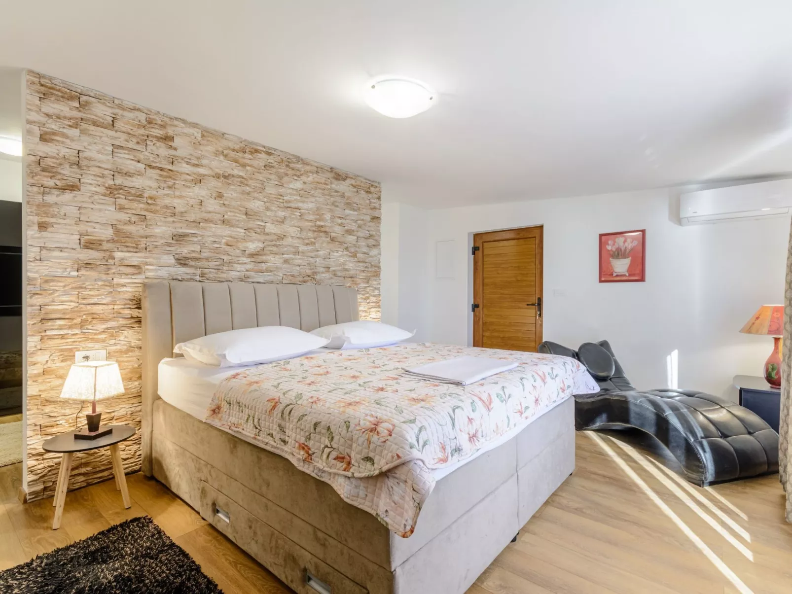 Villa mit vier Schlafzimmern und beheiztem Pool-Binnen