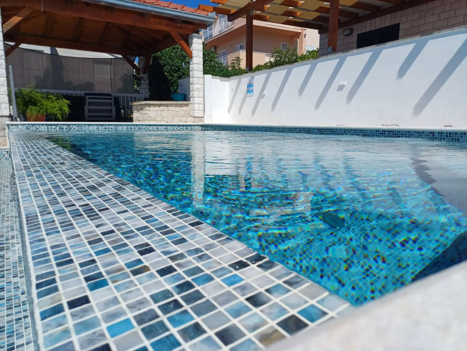 Beheizter Infinity-Pool, Appartement mit Meerblick 2-Buiten