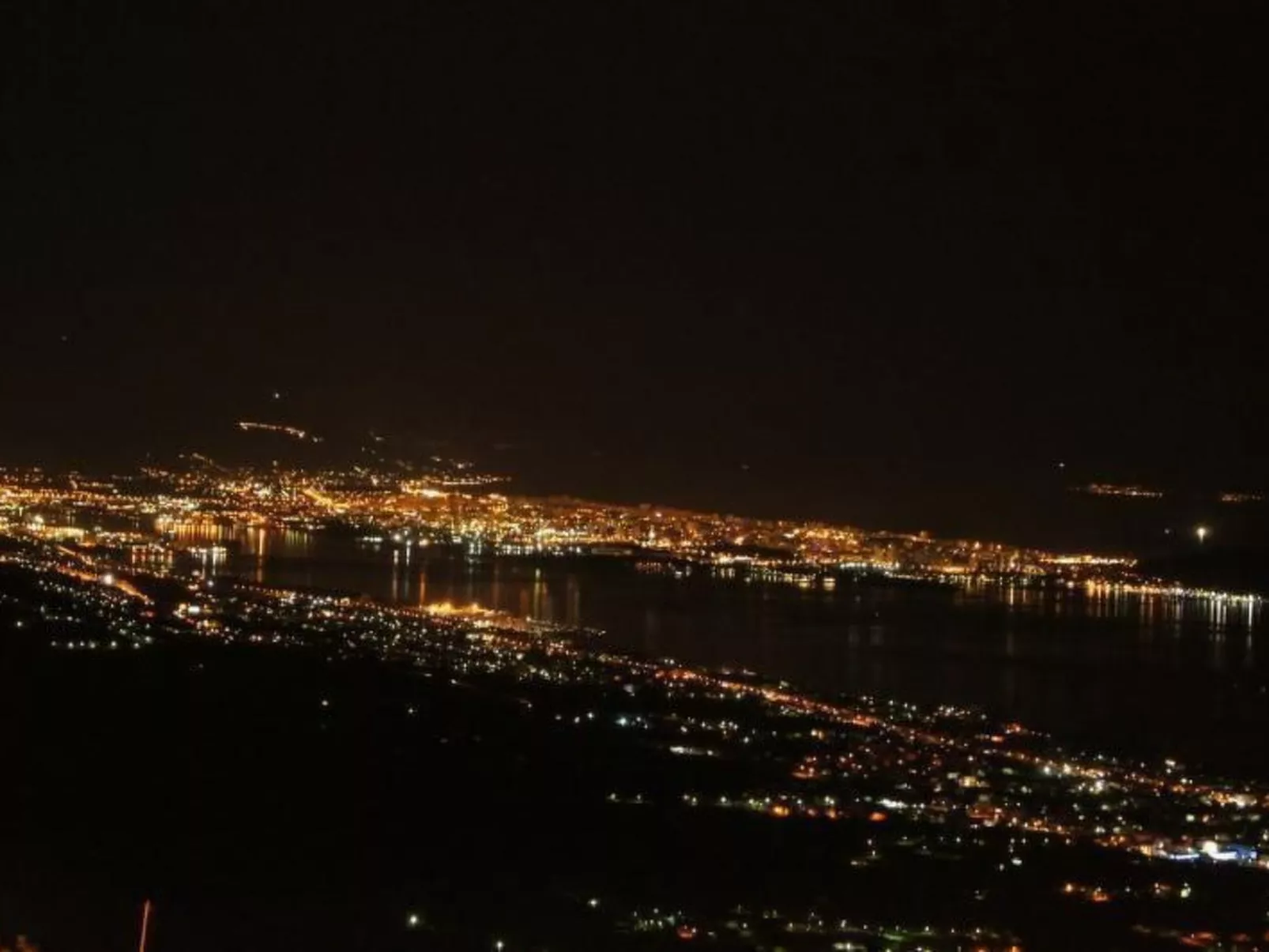 Erdgeschosswohnung mit viel Komfort und Terrasse-Buiten