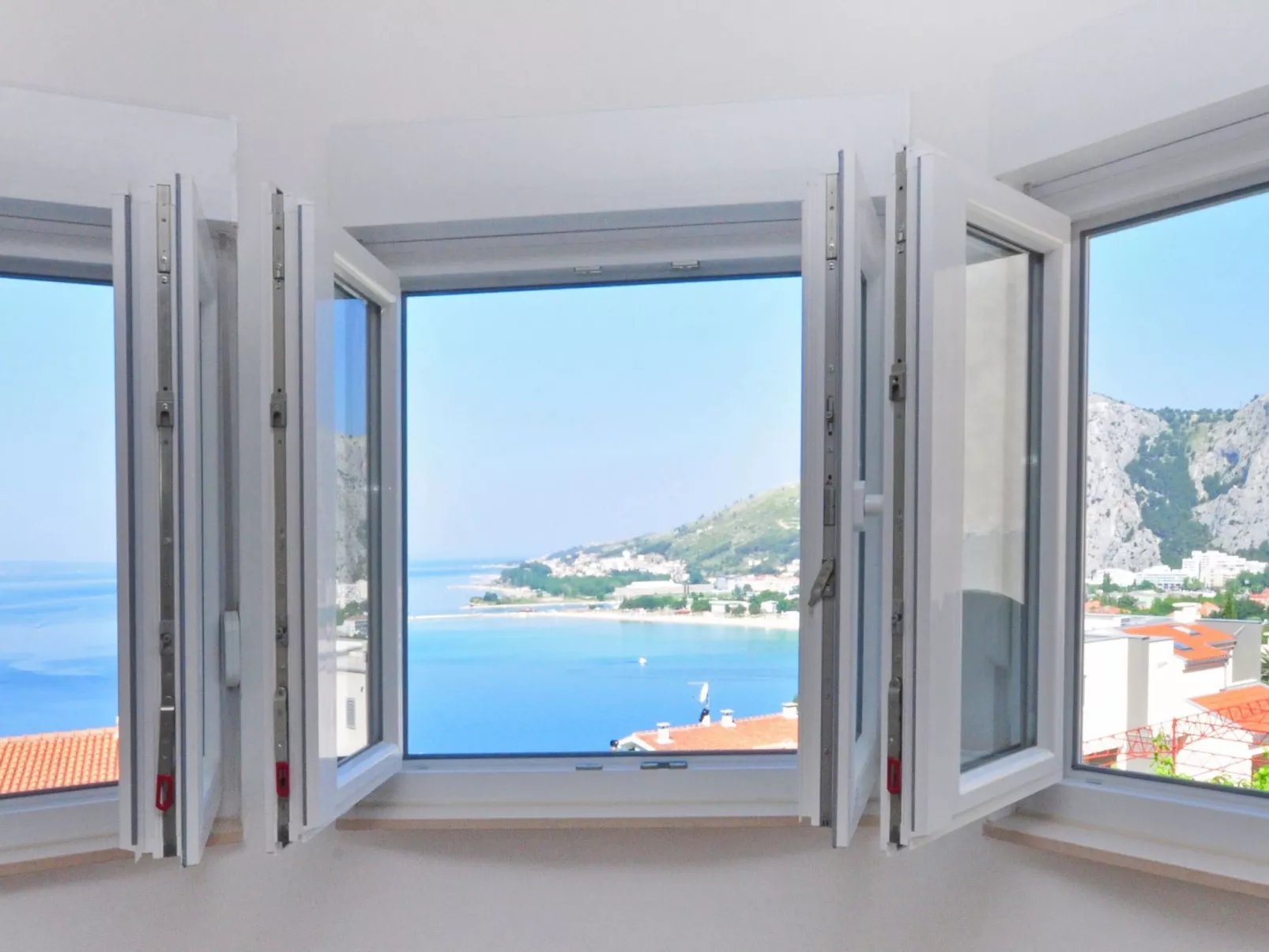 Geräumiges Ferienhaus in Omiš mit Privatem Pool-Binnen