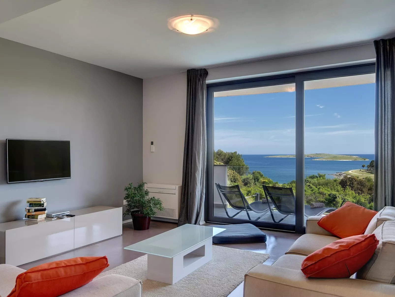 Luxusvilla Sunrise Premantur mit Pool-Binnen