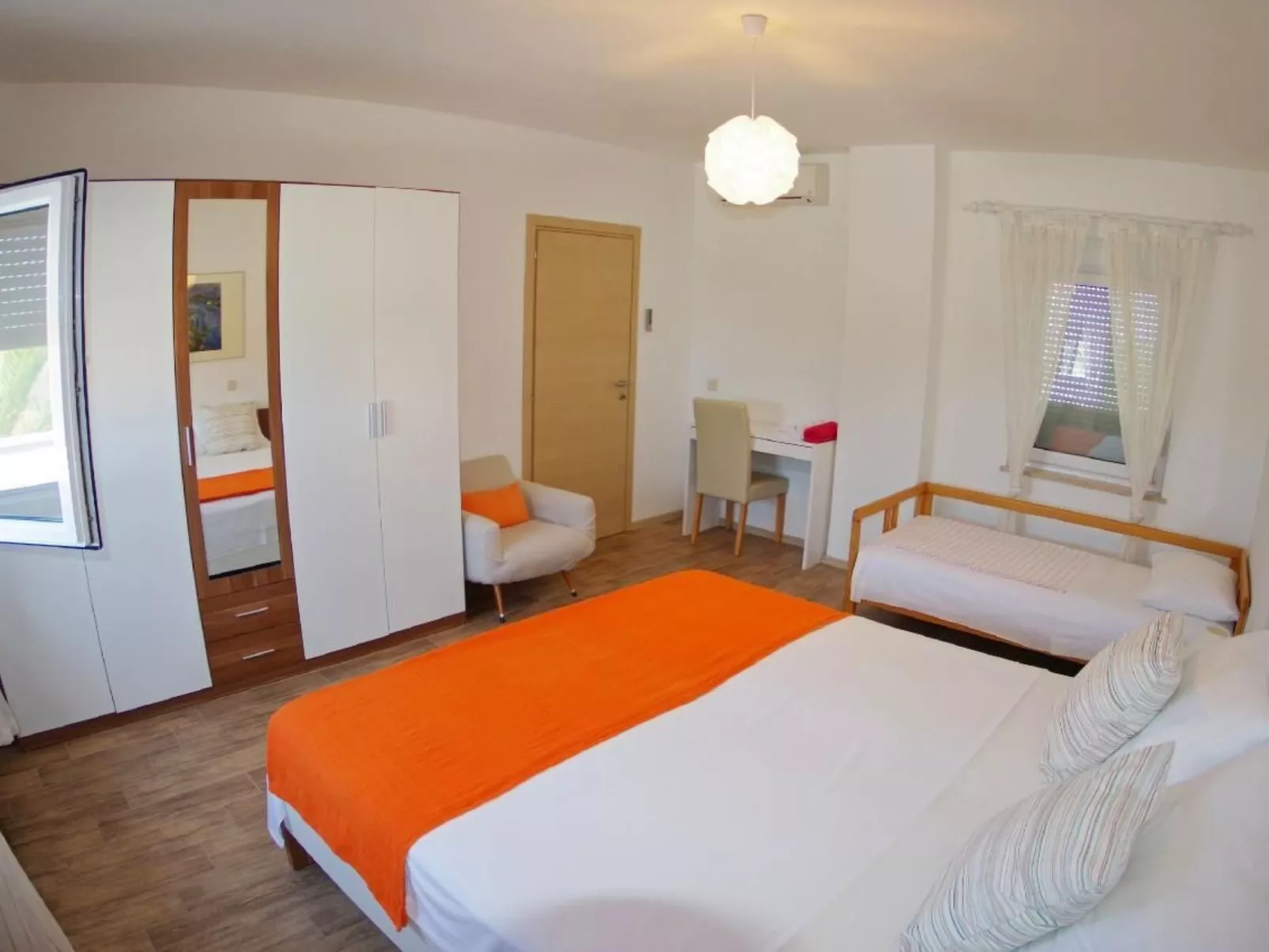 Mit privatem Pool in Vinkuran-Binnen