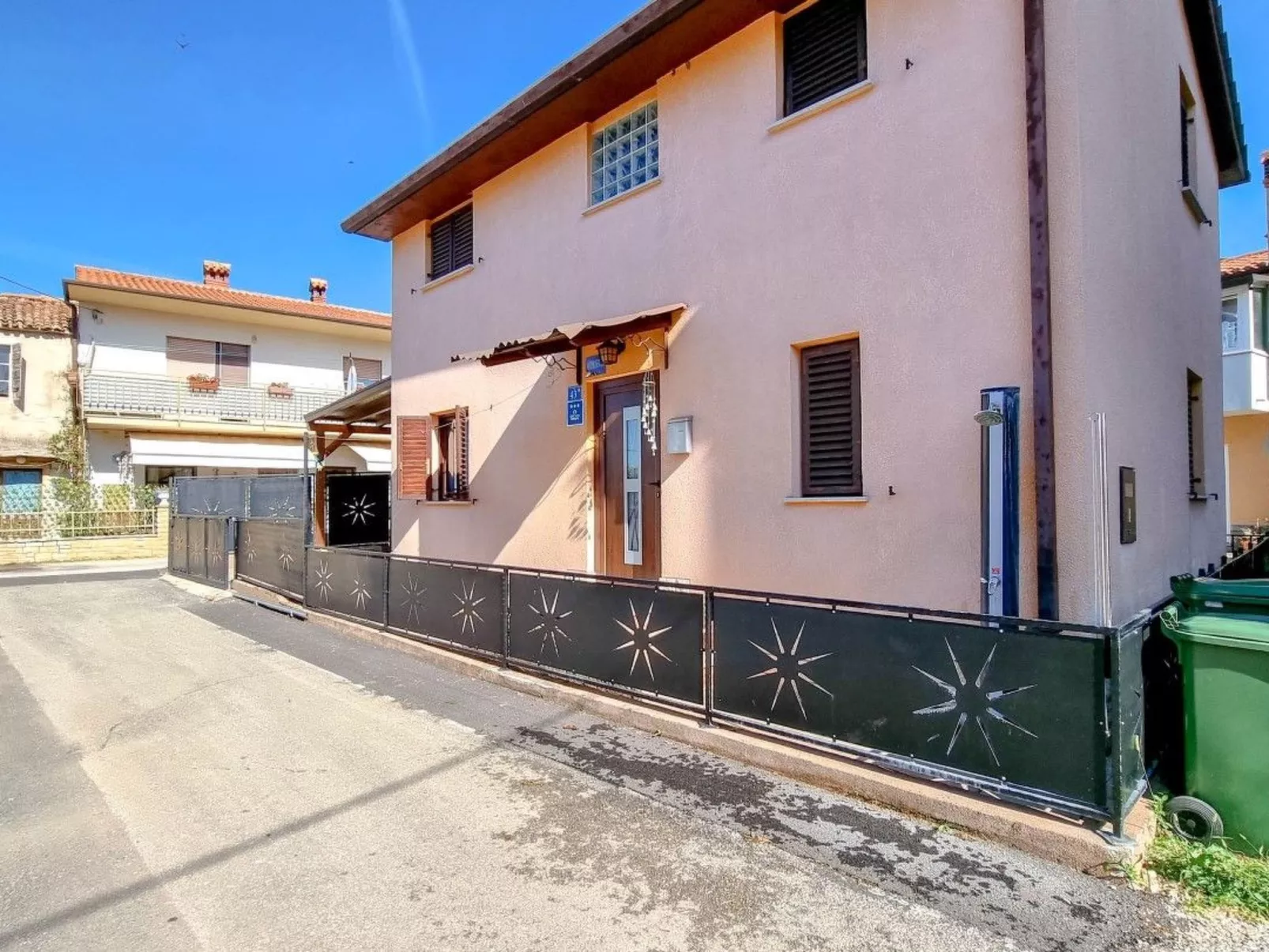 "Ivan" direkt am Strand-Buiten