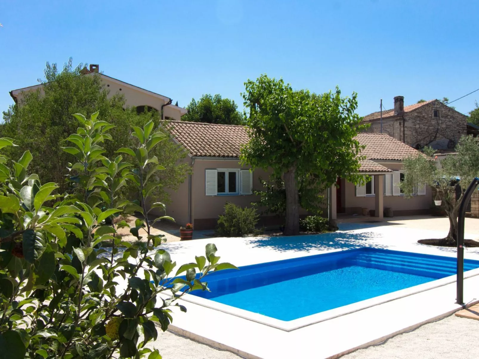 AQUA mit Pool-Buiten