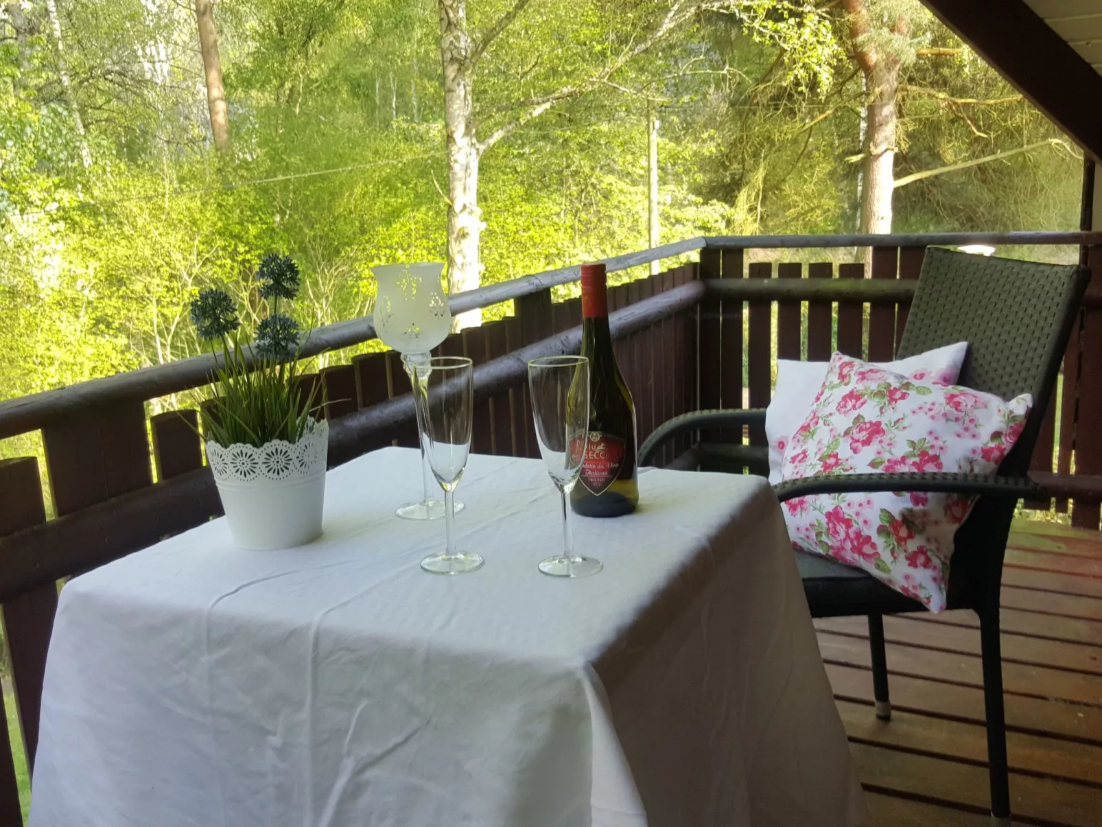 Idyllisches Ferienhaus mit Balkon und Garten-Buiten