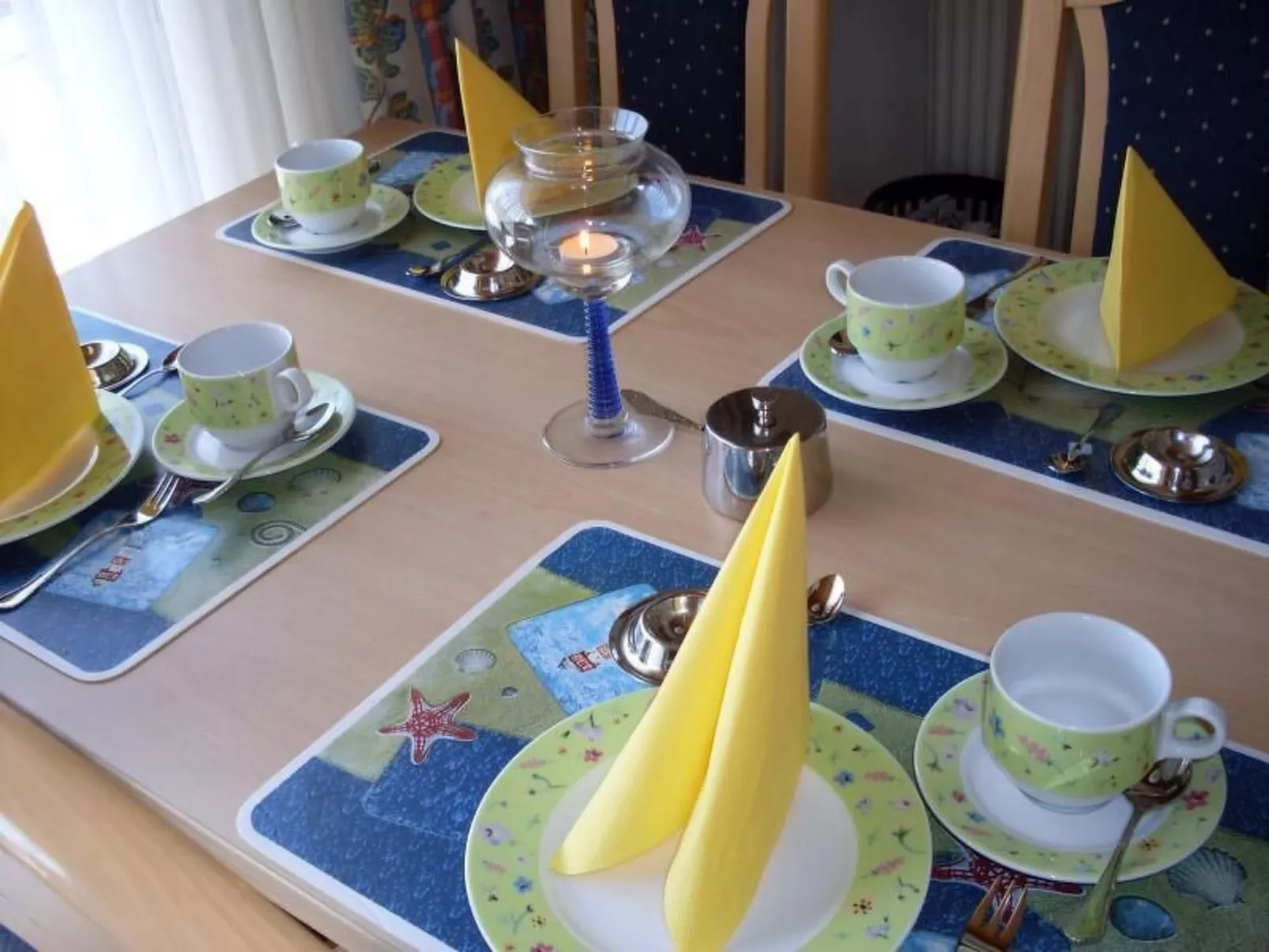 Strandnahes Ferienhaus mit Kinderspielplatz-Binnen