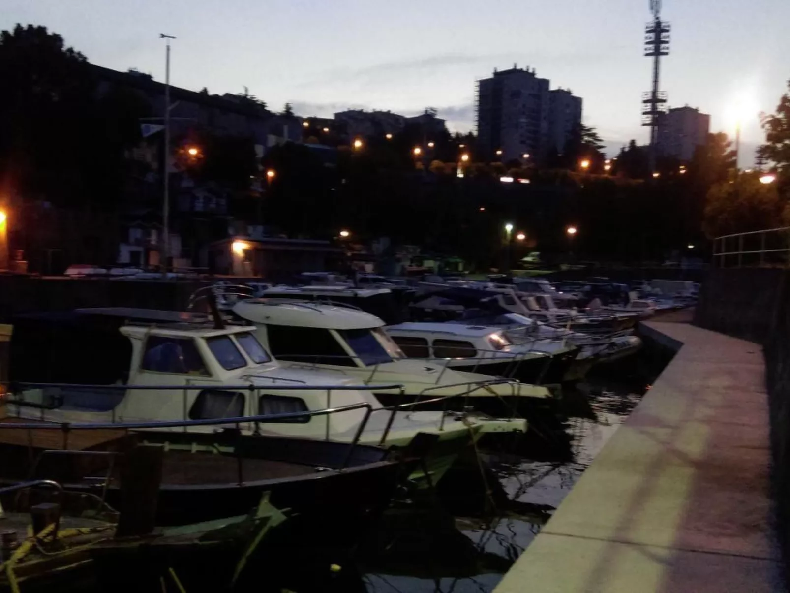 Mit Blick auf das Wasser-Image-tags.info