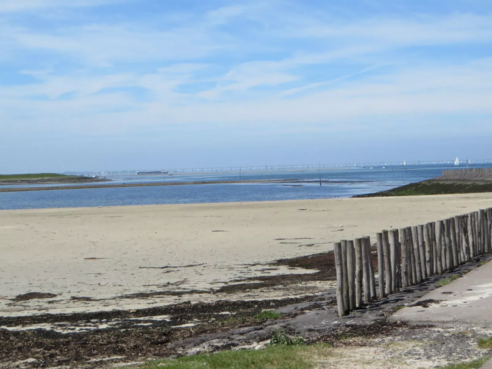 Seabreeze mit umzäuntem privatem Garten-Buiten