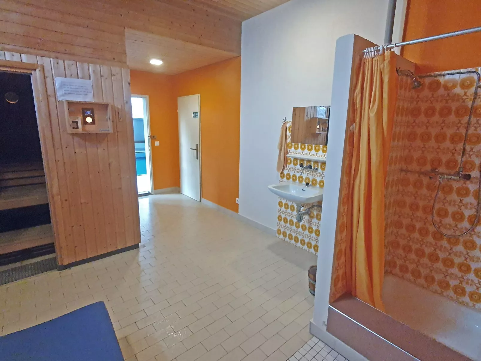 Holiday Park A06-Binnen