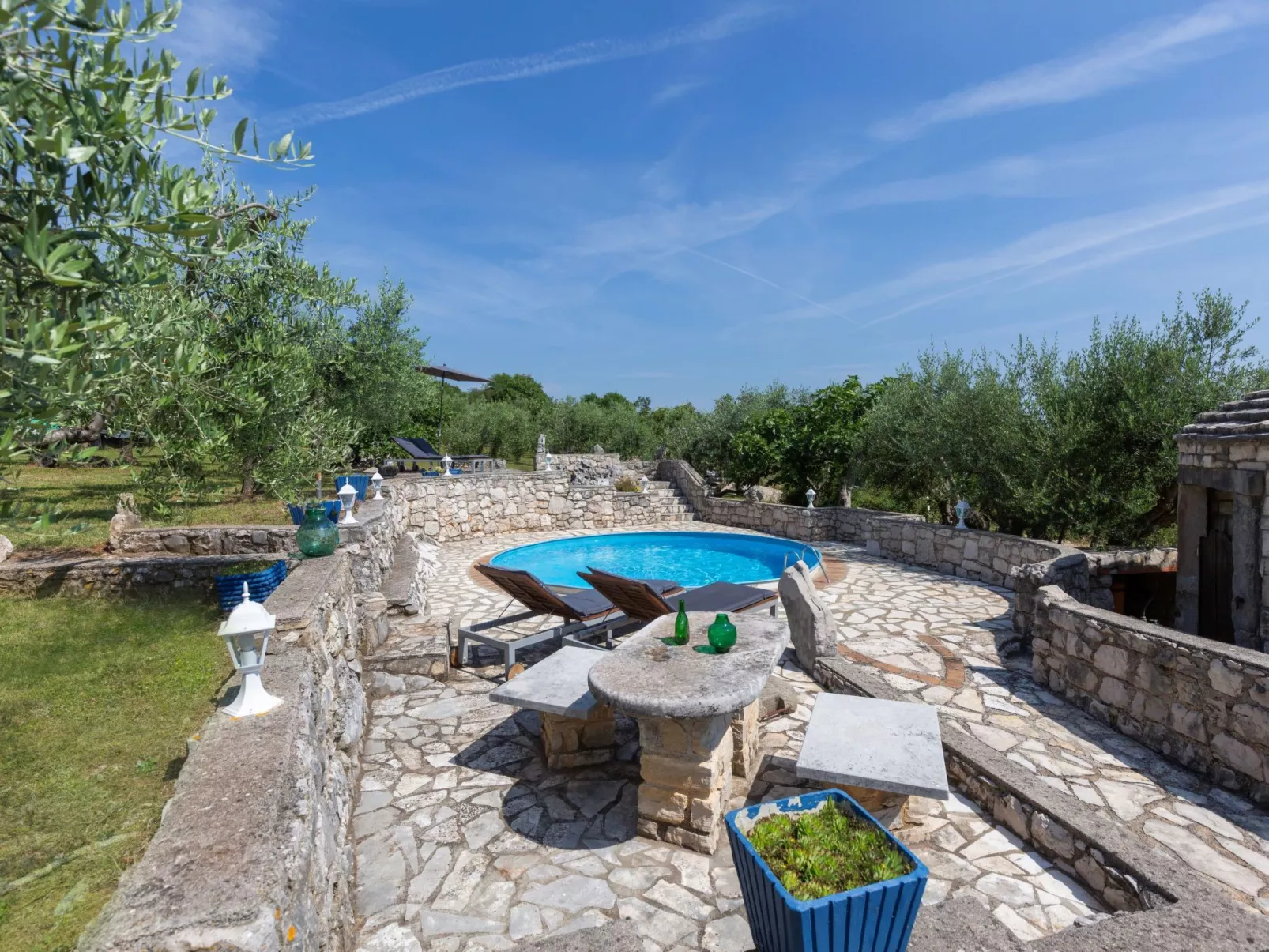 "Istria" mit eigenem Pool-Buiten