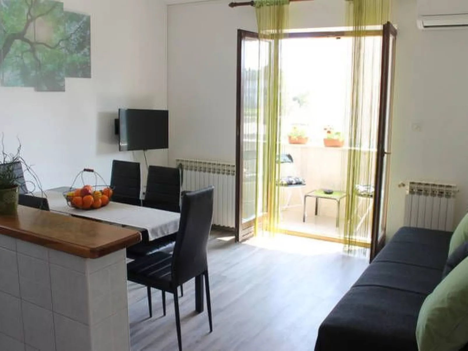 Mit Balkon für vier Personen-Binnen