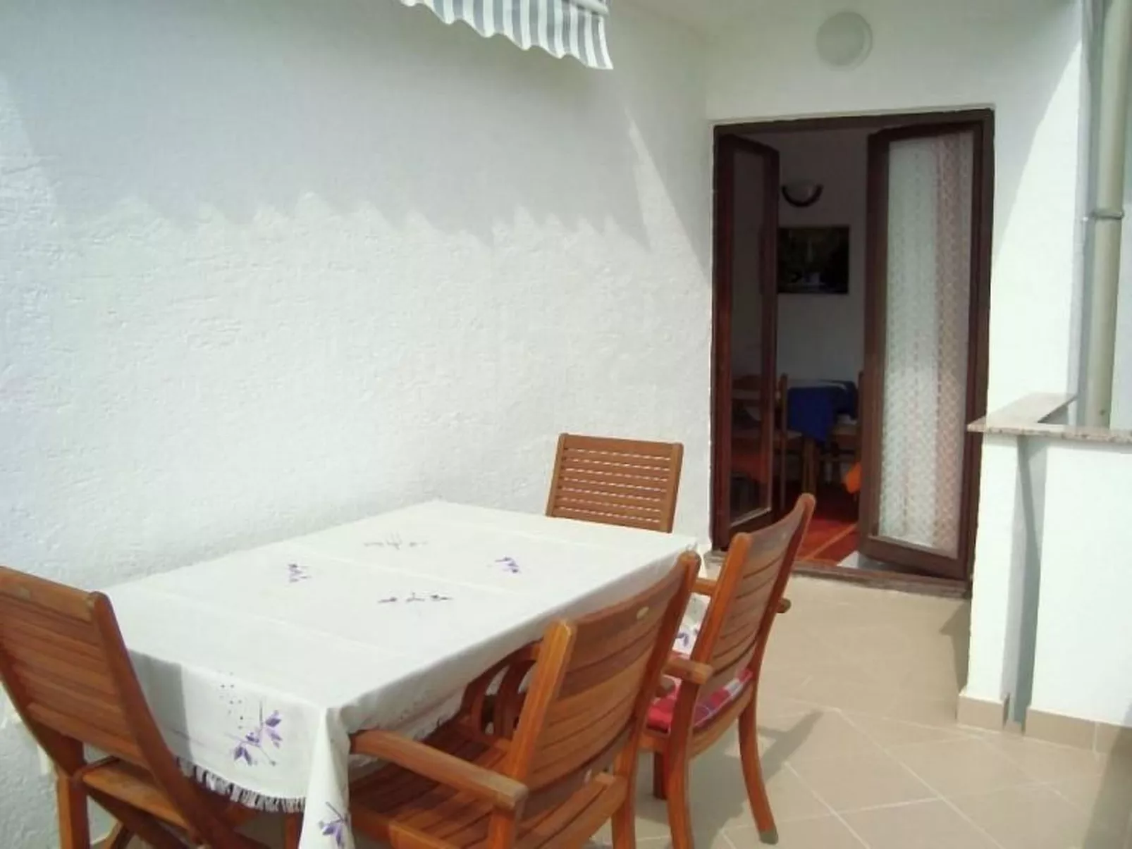 Wohnung Nr. 1 mit 2 Schlafzimmern und 2 Balkonen im 1. Obergeschoss-Binnen