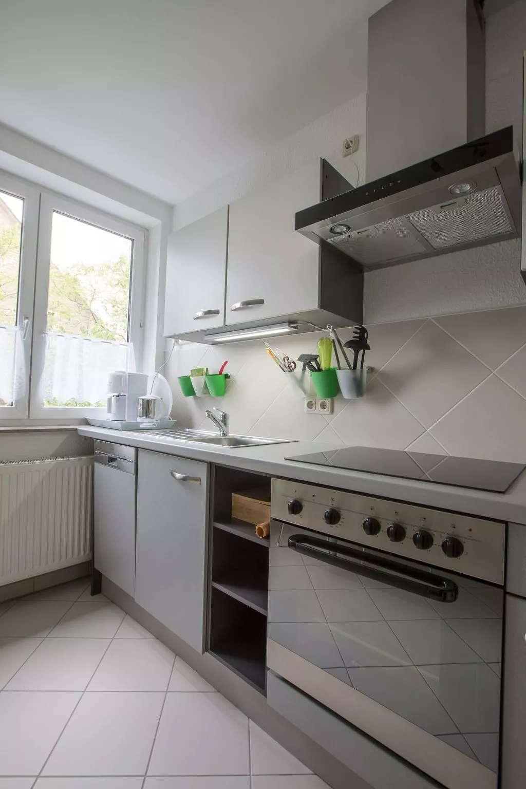  in Stadtrandlage mit guter Anbindung, sowie eigener Terrasse und Garten-Binnen