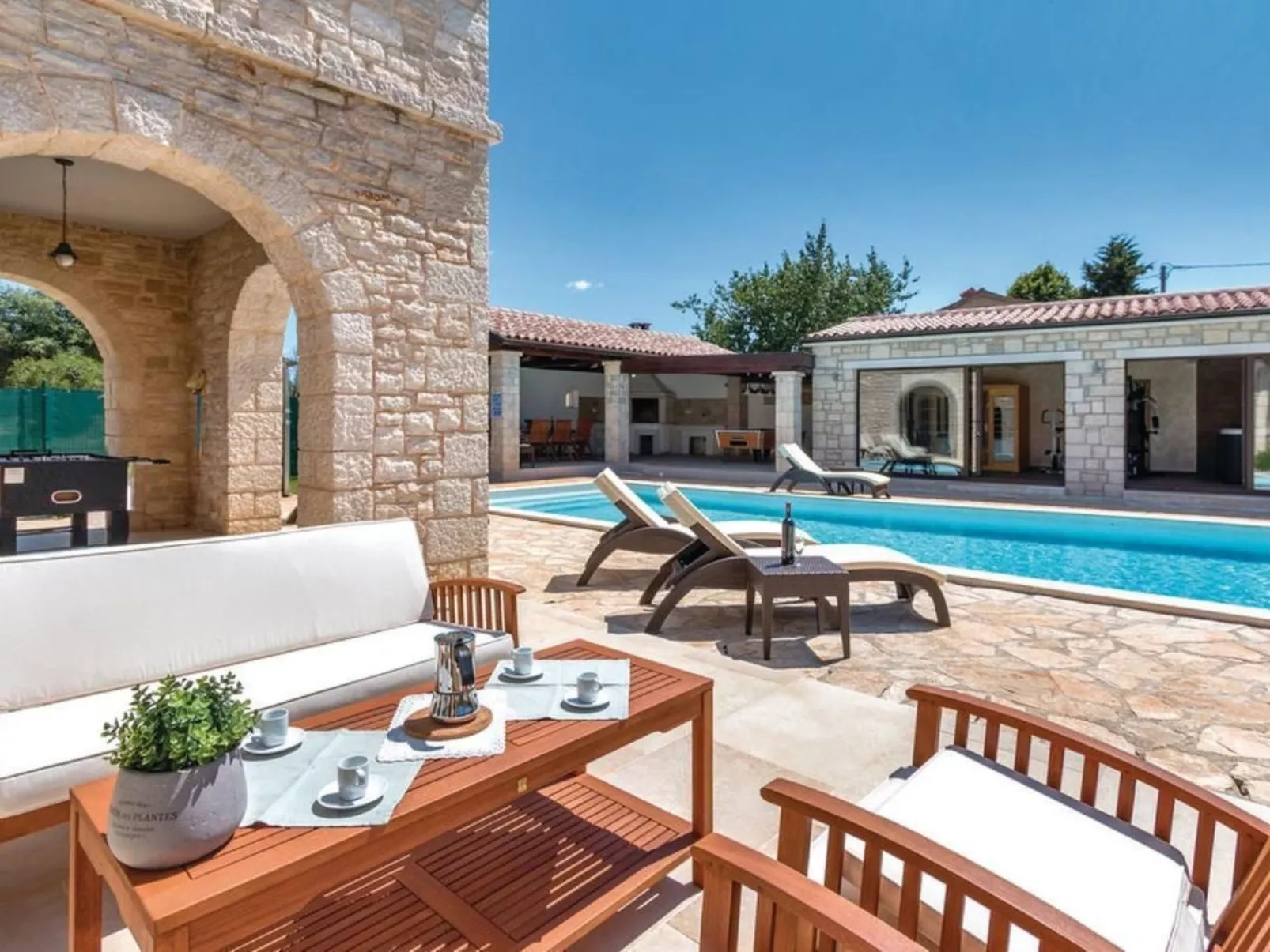 Mit Whirlpool und Sauna