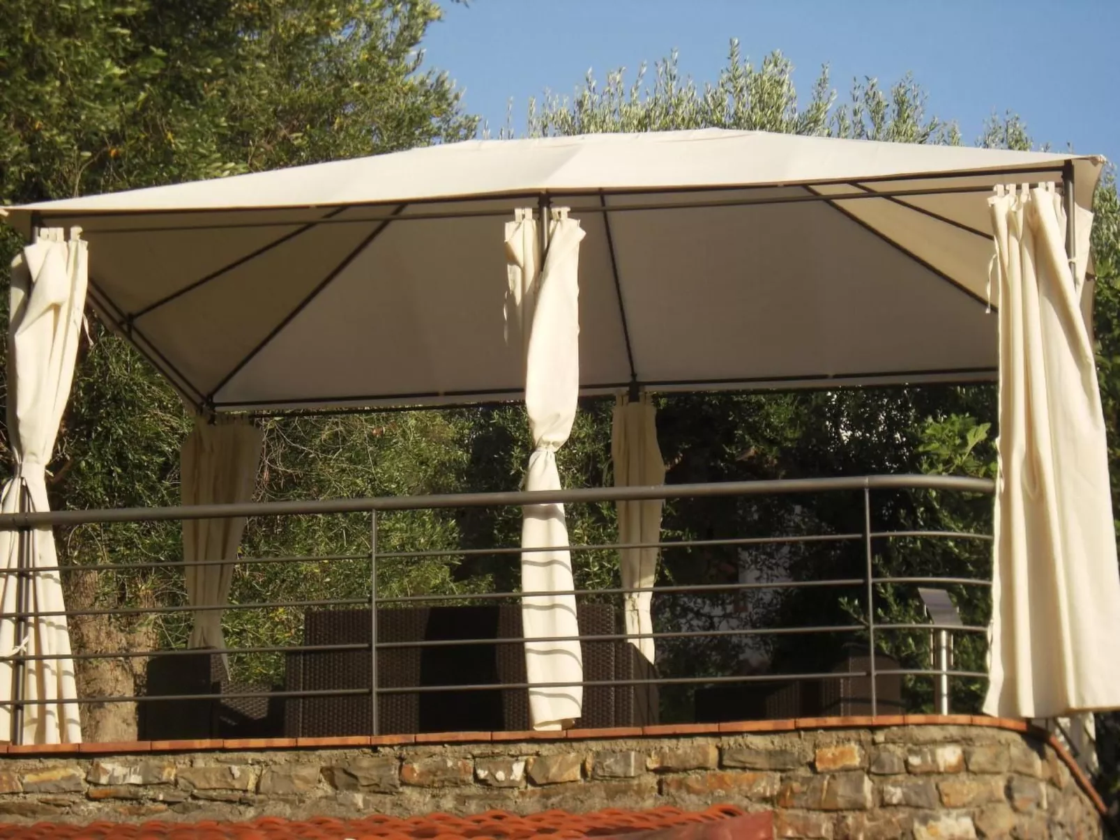 Strandnahe Ferienwohnung mit Garten und Grill - Buiten