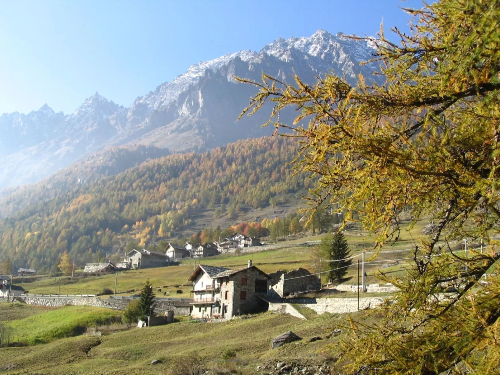 Helle, panoramische Wohnung in den Alpen.-Buiten