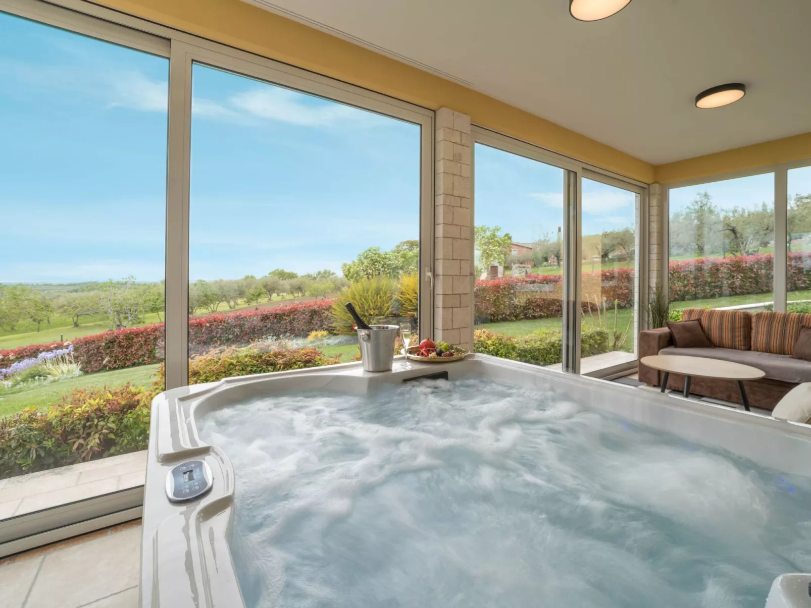 GioEin privater Bereich für 16 Personen, Pool und Sport-Binnen