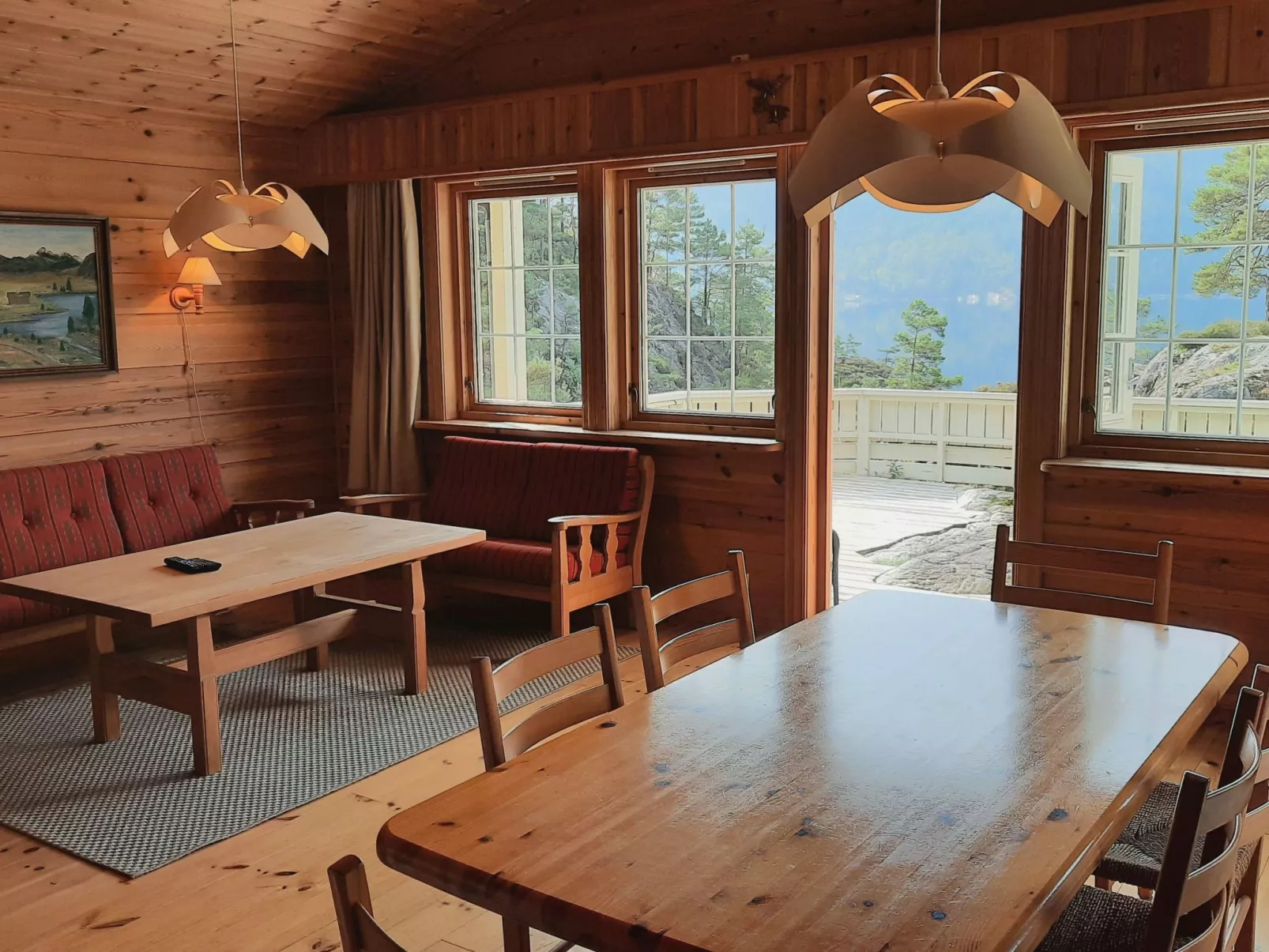 Häuschen mit Blick auf das Wasser-Image-tags.info