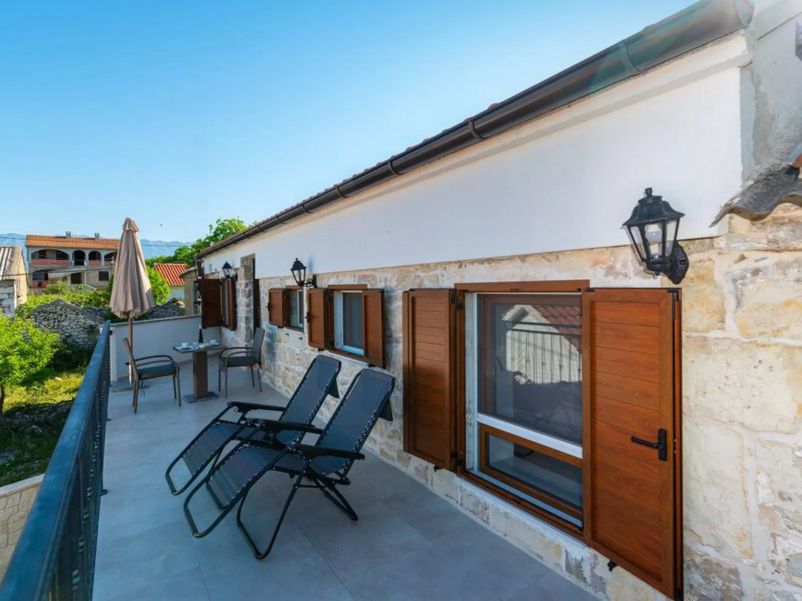 Mit Jacuzzi-TA Leut Agency-Buiten