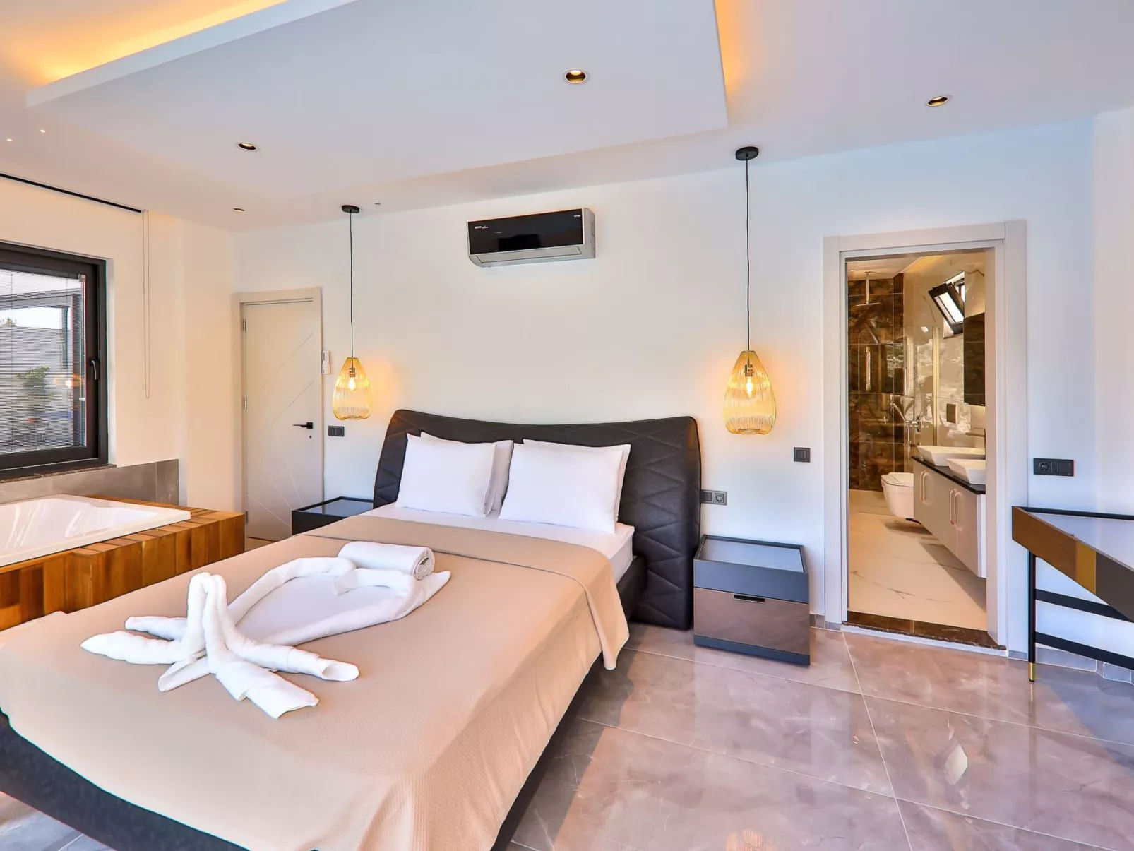 Mediterranean 2-Binnen