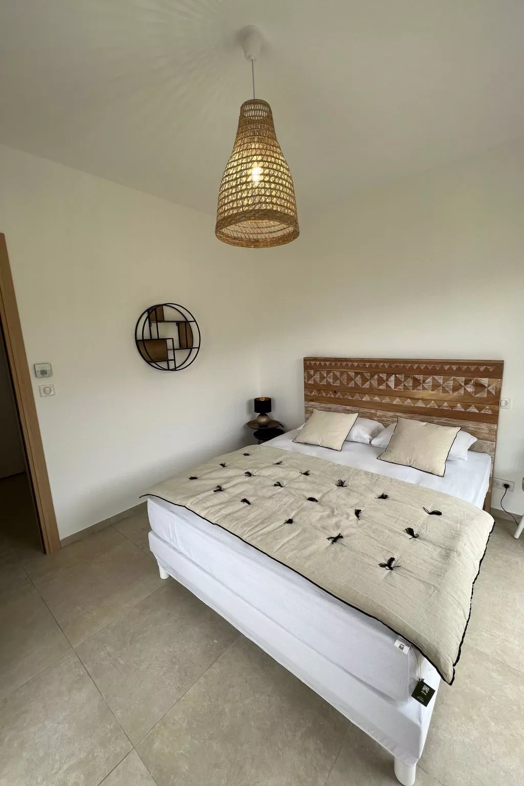 ISULA-RED_BEAUTIFUL_VIEW.-Binnen