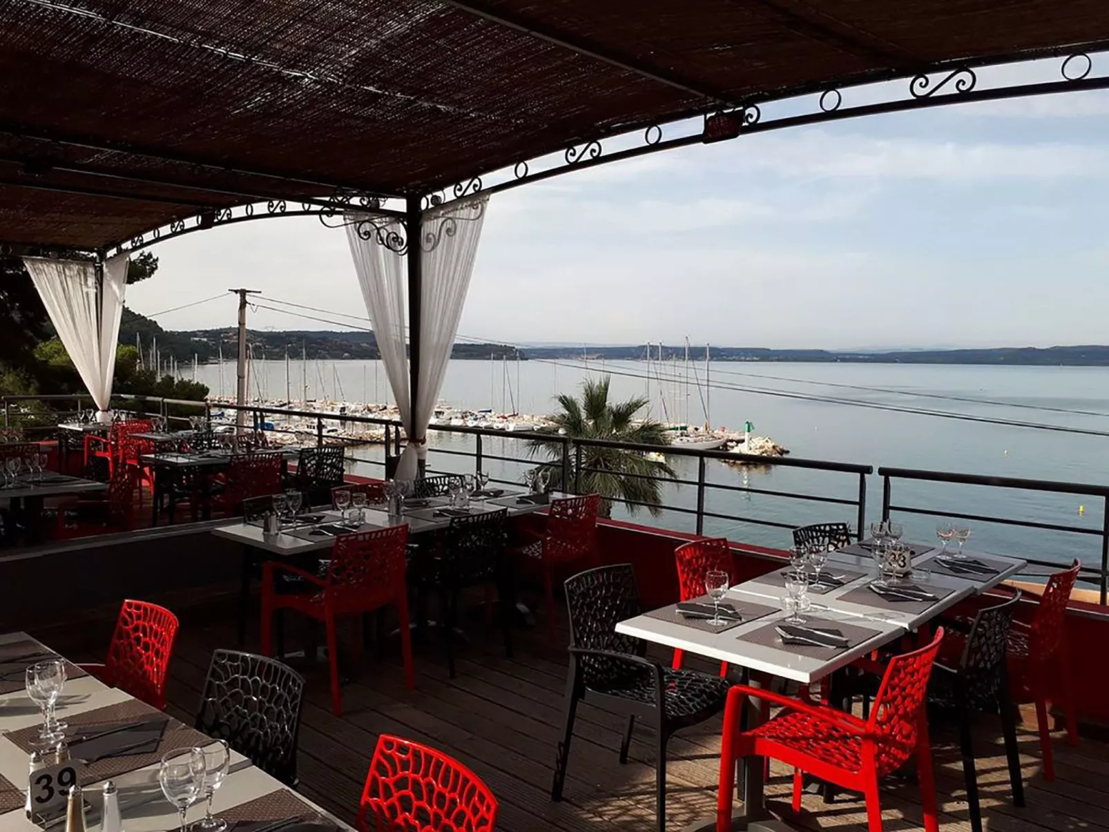 Eine kleine Ecke der Provence. Privater beheizter Pool-Binnen