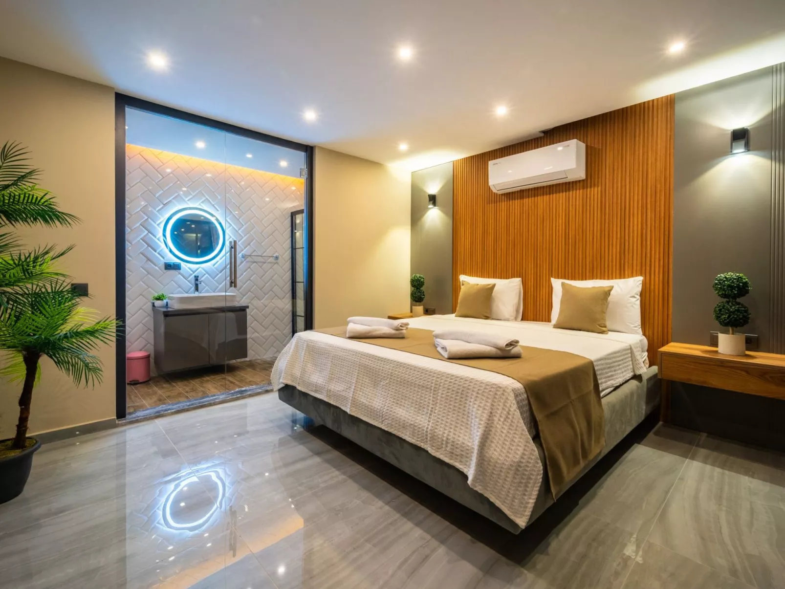 Coloss-Image-tags.info