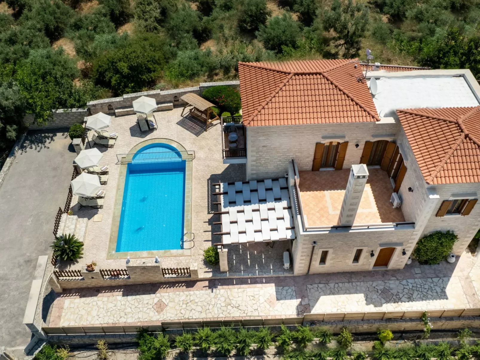 Familienfreundliche Villa mit Pool, BBQ, Kinderbereich-Buiten