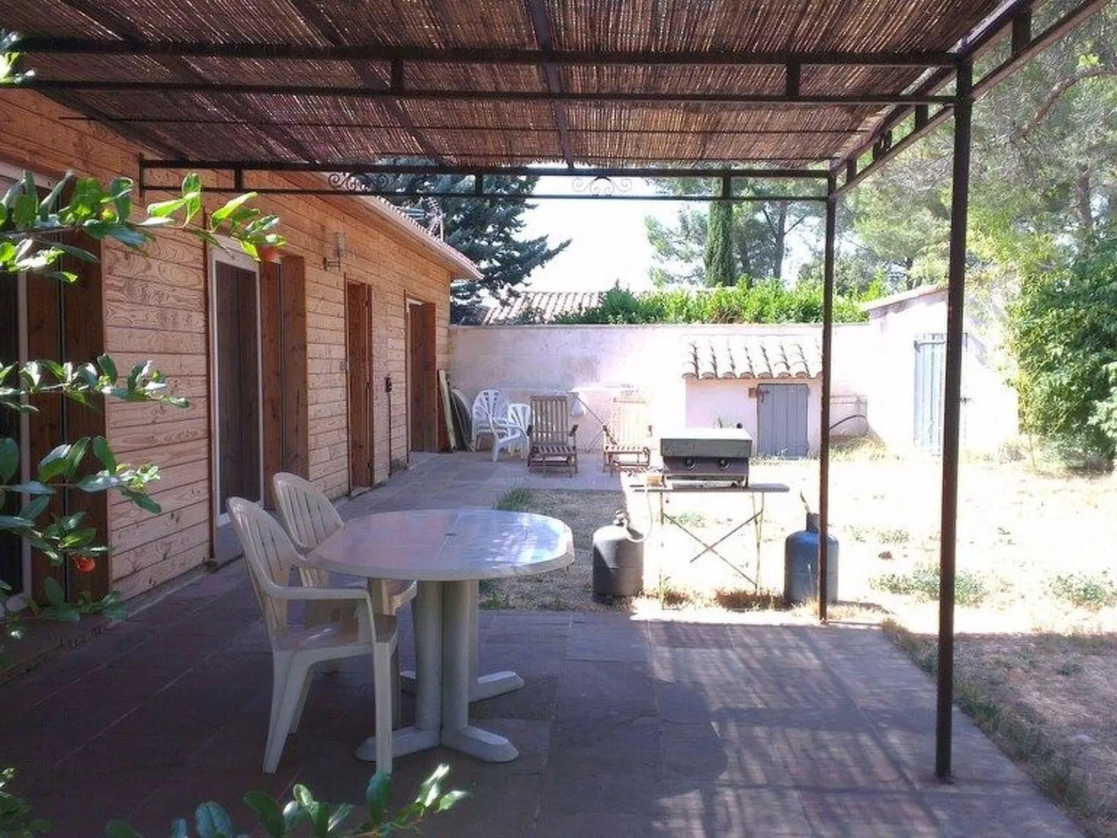 La petite maison sous les pinins-innenpool-Buiten