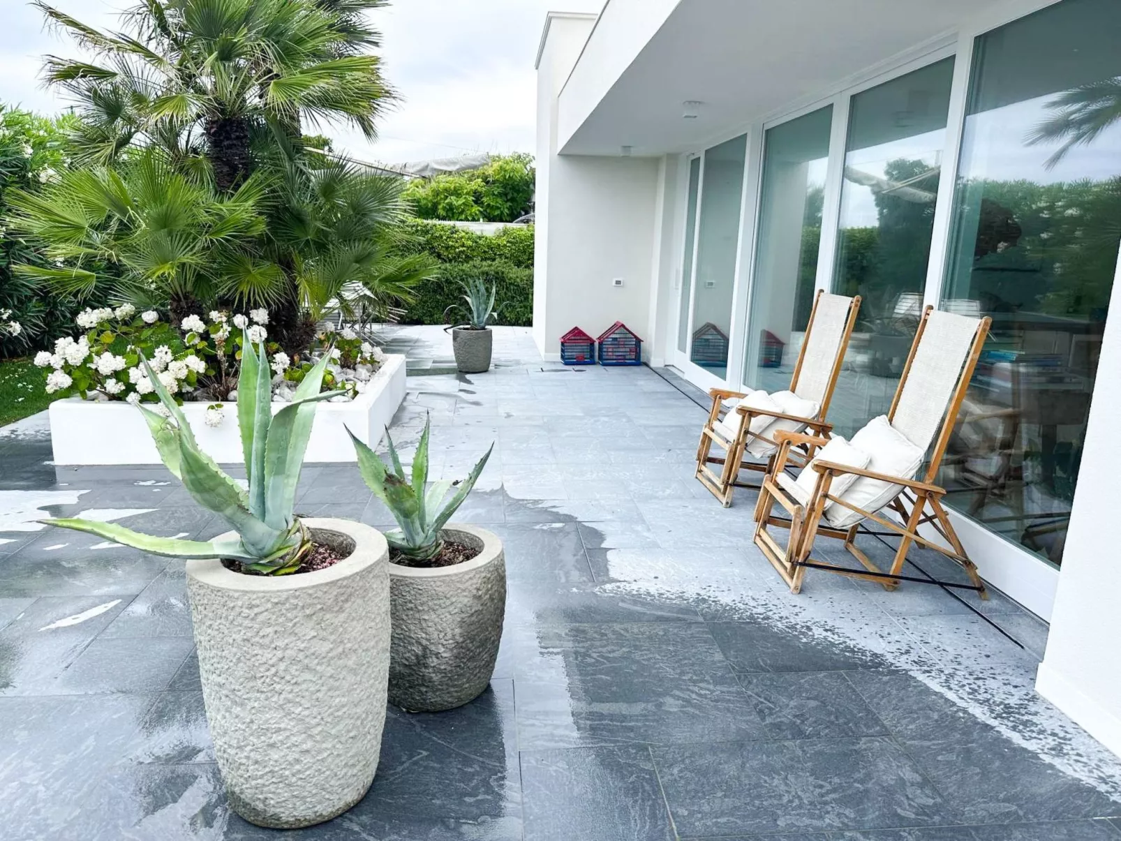 Elegante Villa am Strand, Jacuzzi und Garten-Buiten