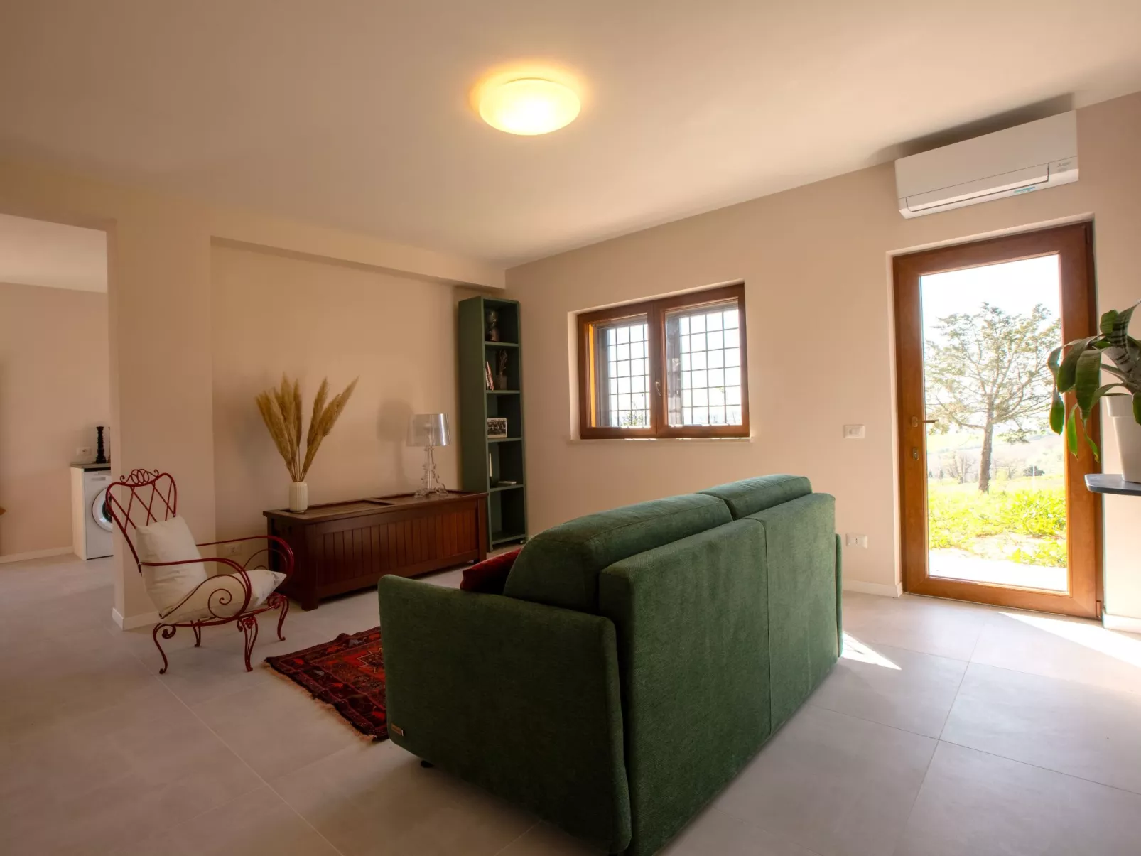 Neue Wohnung mit 2 Zimmern, Veranda und Pool-Binnen