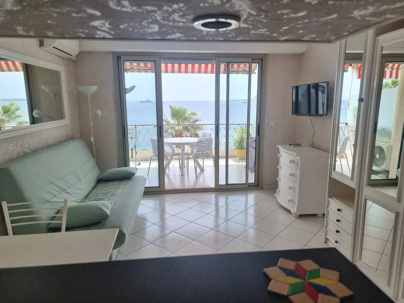 Studio-Apartment mit Blick auf das Wasser-Image-tags.info