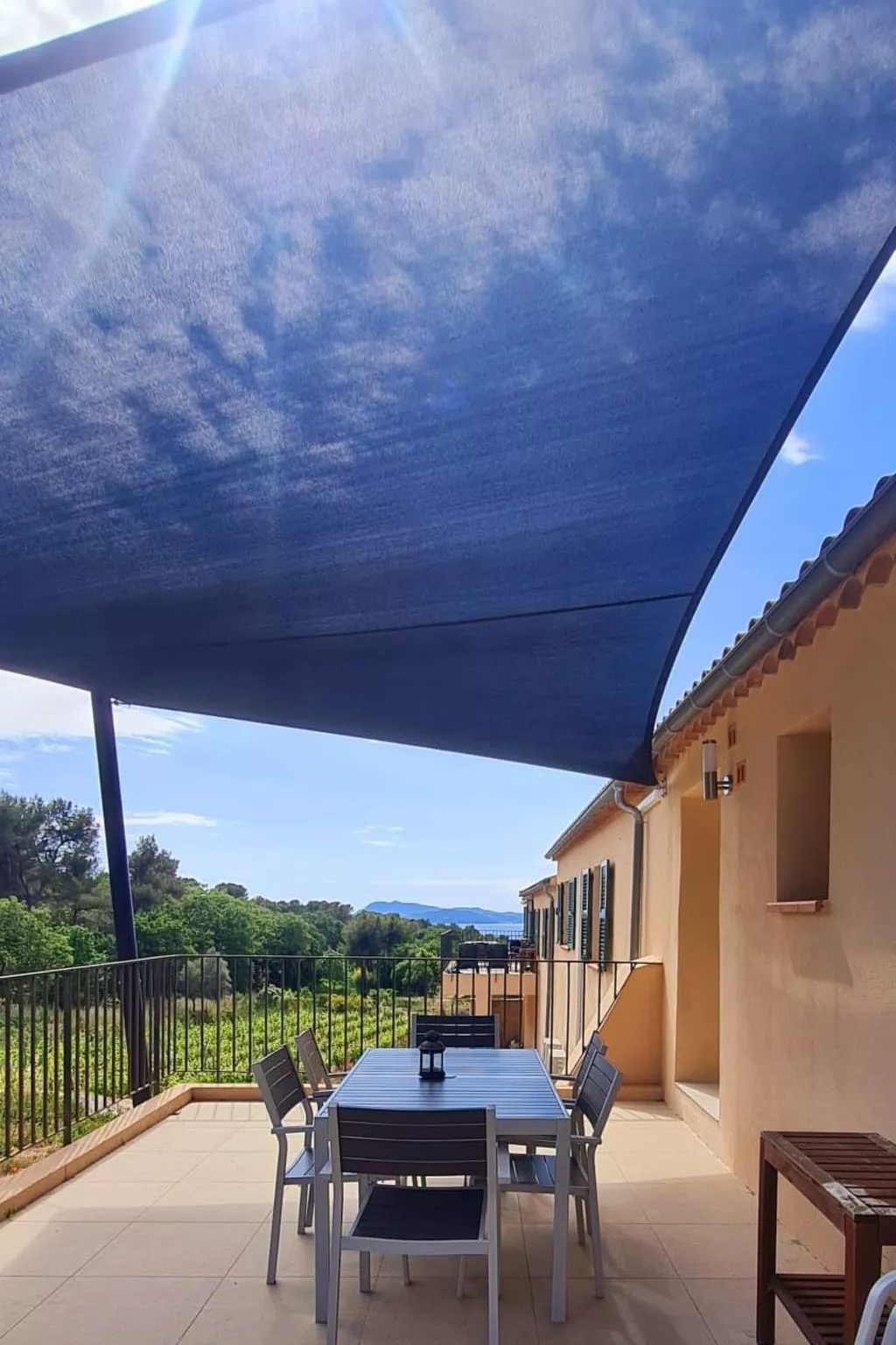 Gîte im Herzen der Weinberge, Terrasse mit atemberaubendem Blick auf das Meer, - Buiten