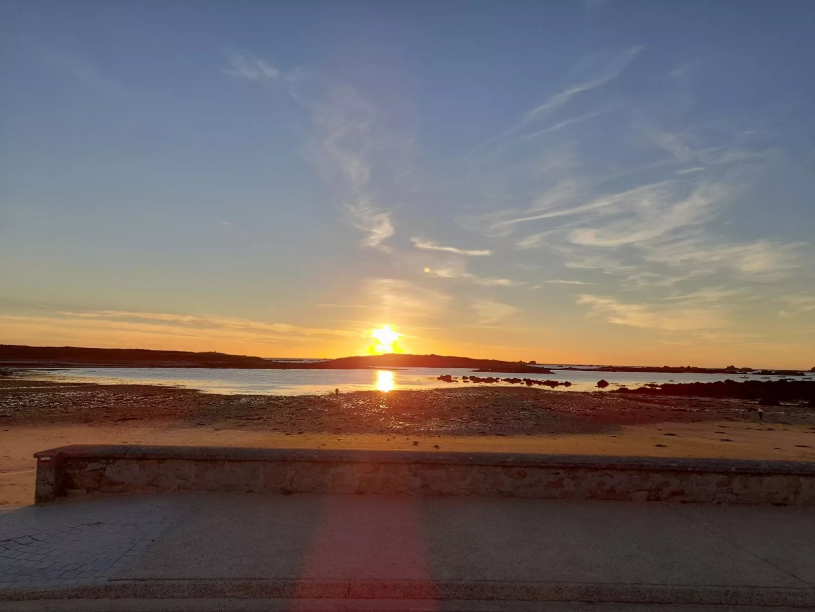 Charmantes Haus mit Garten, 200m vom Strand entfernt-Buiten