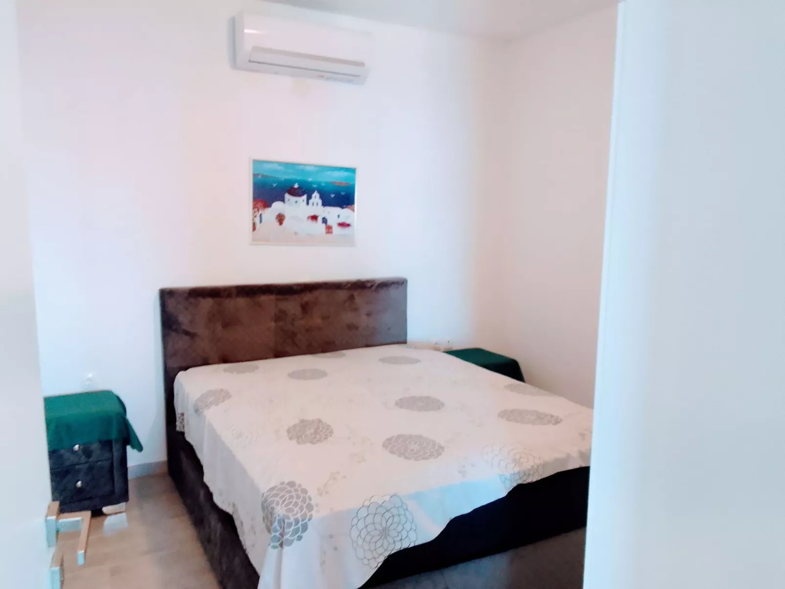 Charmantes Ferienhaus in Ia mit Privater Terrasse-Binnen