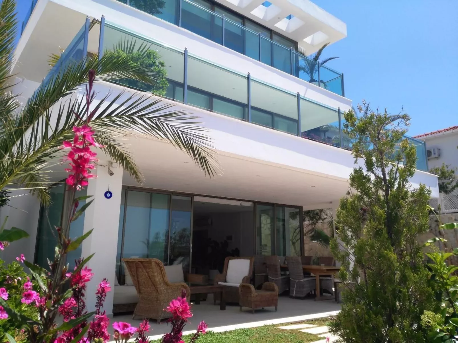 Ferienvilla mit Blick auf das Wasser-Buiten